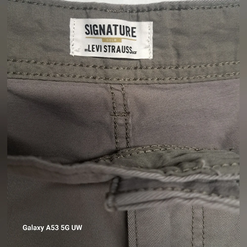 Signature Gold Levi Strauss & Co Khaki Cargo Shorts W44 Zipper Fly Grey